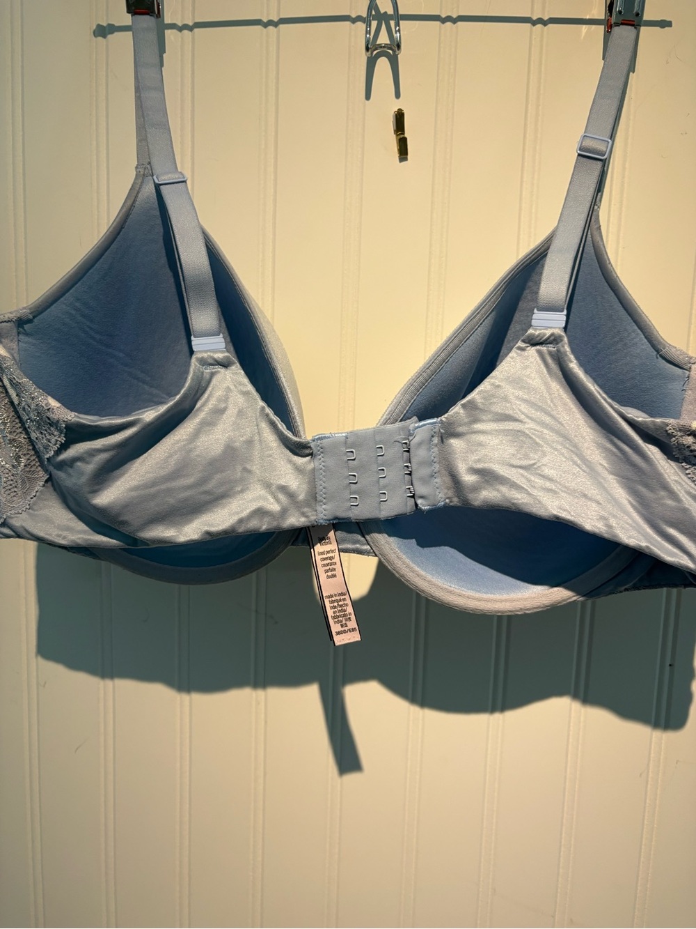 Victoria's Secret Light Blue 38DD (E) Underwire Bra with Lace Trim - Picture 4 of 9